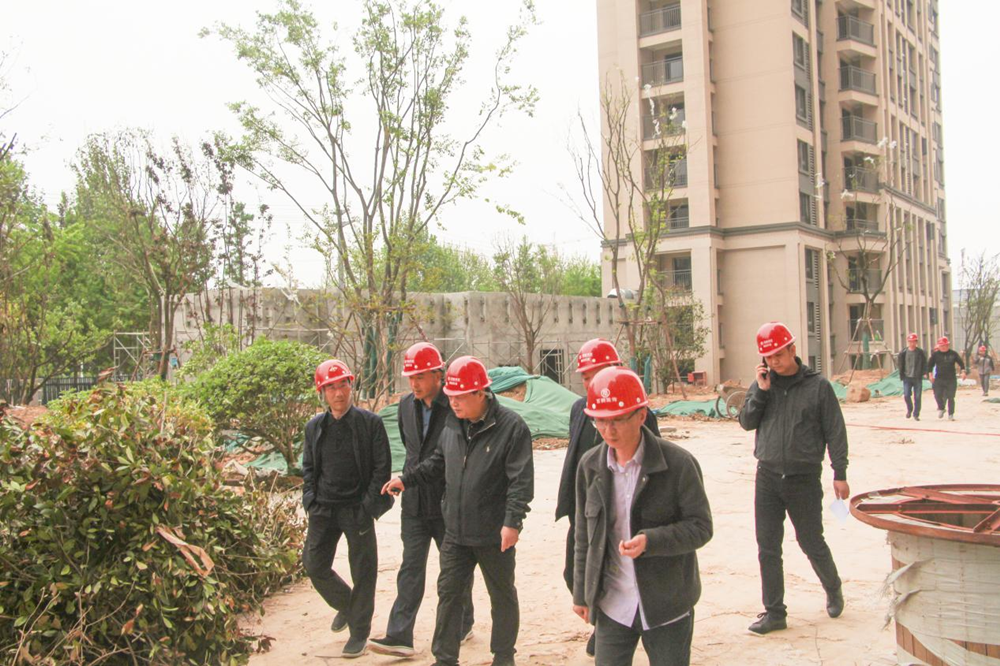 鄭州市國資委黨委書記、主任李秀山一行到美好天境苑項(xiàng)目調(diào)研指導(dǎo)安全生產(chǎn)工作