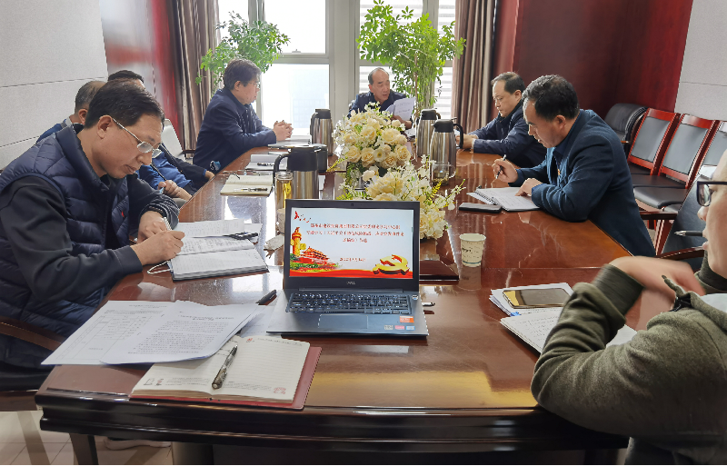 集團(tuán)公司黨委理論學(xué)習(xí)中心組專題學(xué)習(xí)《習(xí)近平關(guān)于防范風(fēng)險(xiǎn)挑戰(zhàn)、應(yīng)對(duì)突發(fā)事件論述摘編》等文件精神